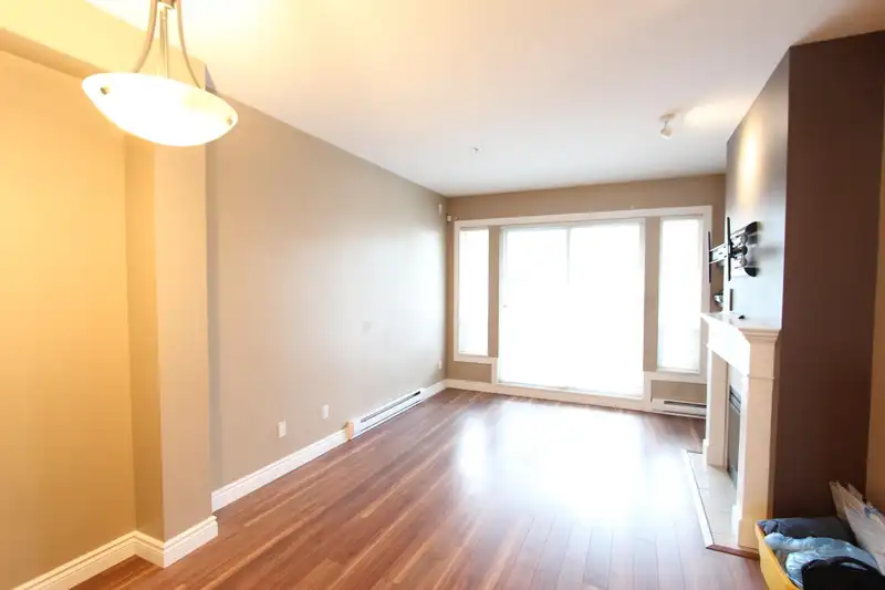 33 160 PEMBINA STREET - photo 2 of 19