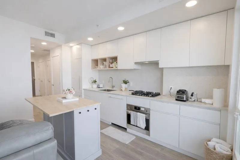 1003 4433 ALASKA STREET - photo 3 of 13