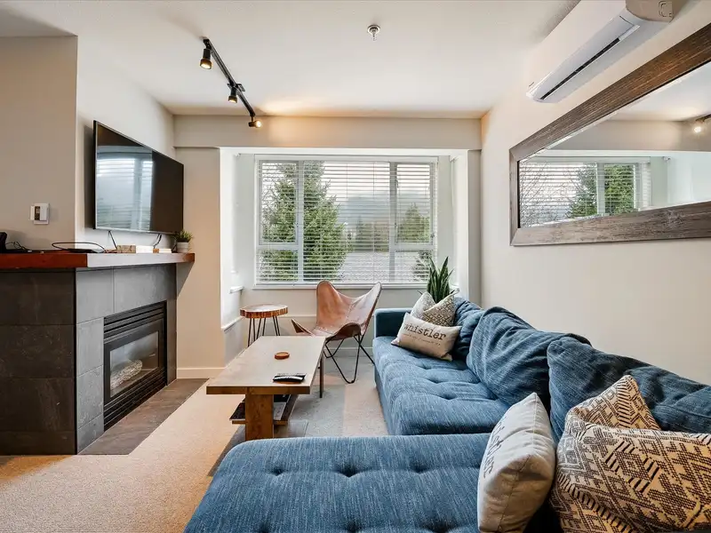 401 4314 MAIN STREET - photo 1 of 20