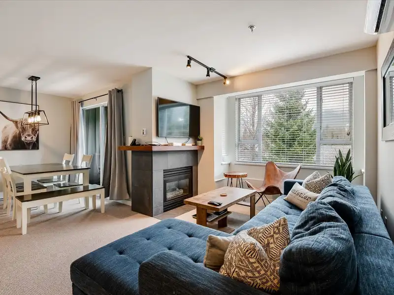 401 4314 MAIN STREET - photo 2 of 20