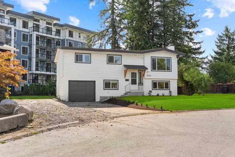 32114 MOUAT DRIVE - photo 1 of 34