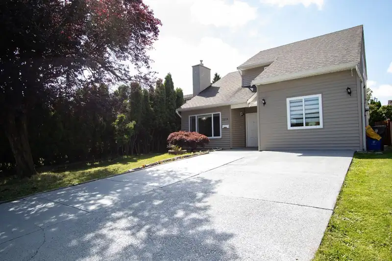 2224 WILLOUGHBY WAY - photo 1 of 40