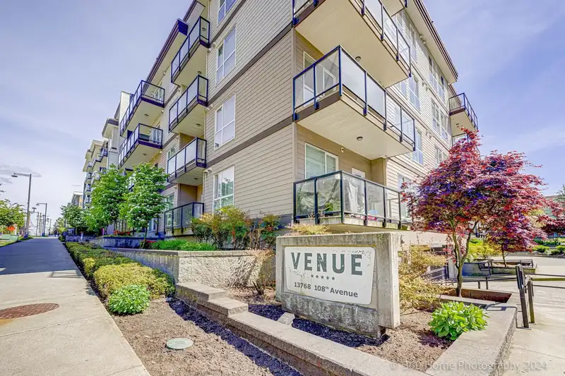 301 13768 108 AVENUE - photo 1 of 26