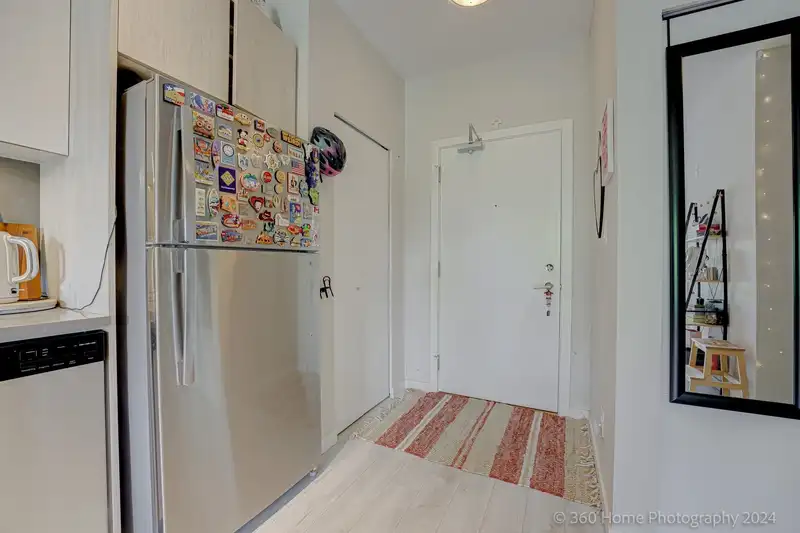 301 13768 108 AVENUE - photo 2 of 26