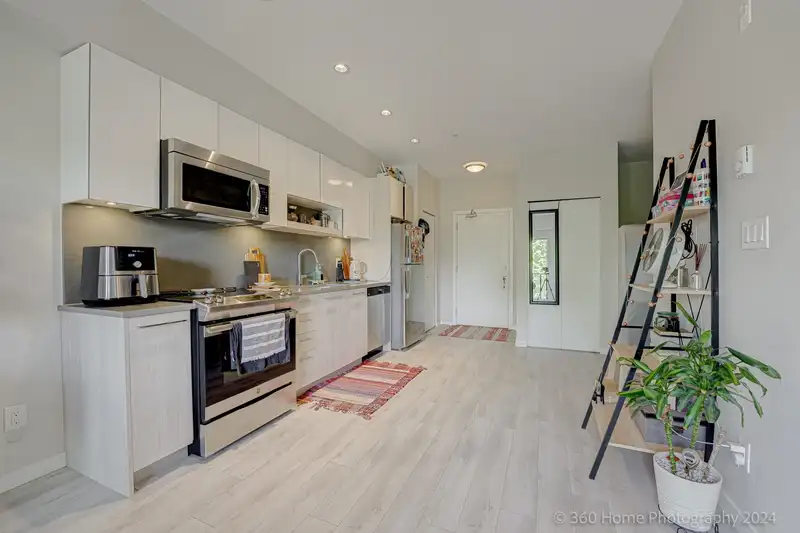 301 13768 108 AVENUE - photo 3 of 26