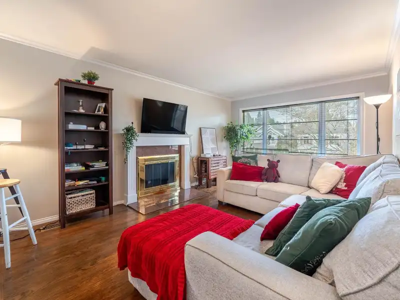 420 ALBERTA STREET - photo 4 of 28