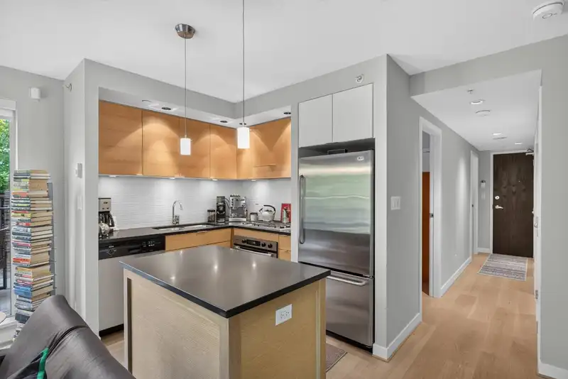 406 1055 HOMER STREET - photo 2 of 32