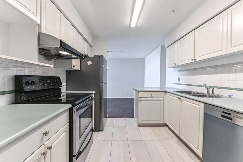 320 13911 70 AVENUE - photo 4 of 14