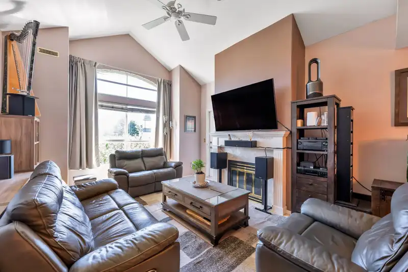 312 20381 96 AVENUE - photo 3 of 28