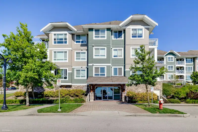 101 16398 64 AVENUE - photo 3 of 30