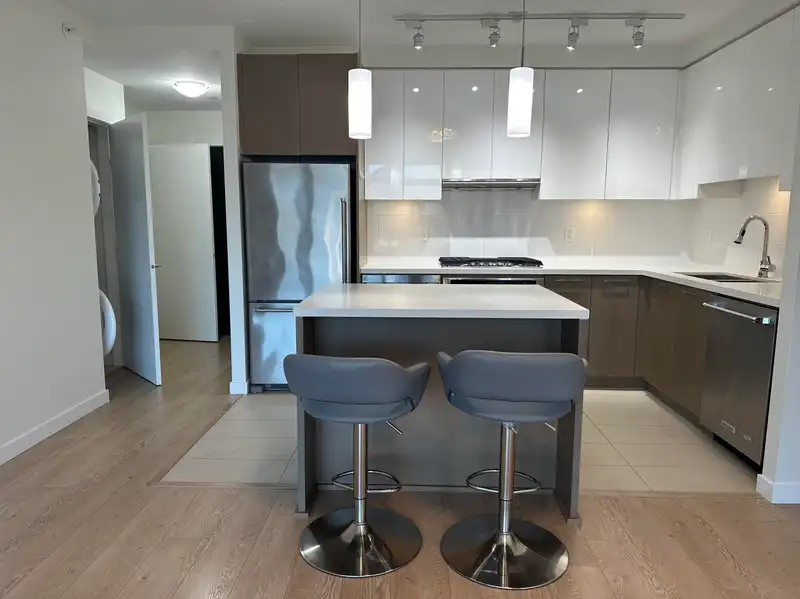3701 3080 LINCOLN AVENUE - photo 2 of 40