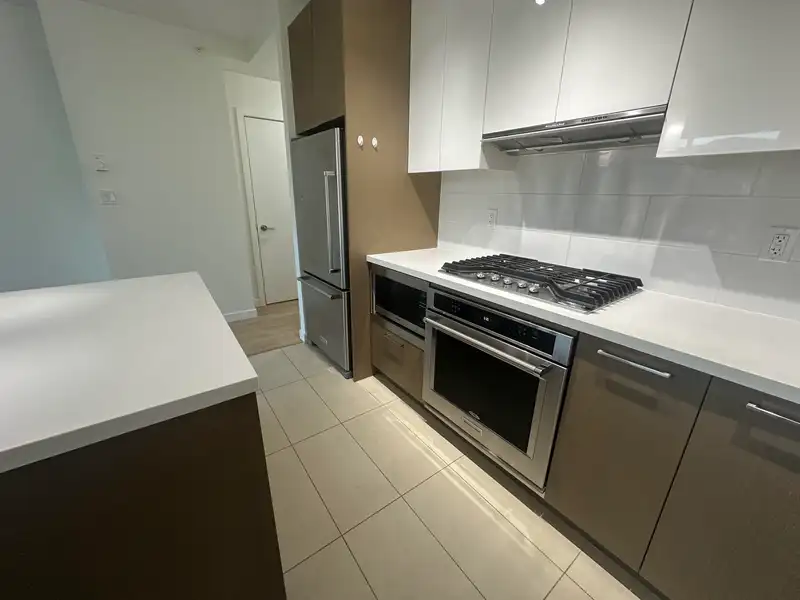 3701 3080 LINCOLN AVENUE - photo 4 of 40