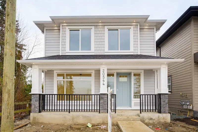 20544 76 AVENUE - photo 1 of 25