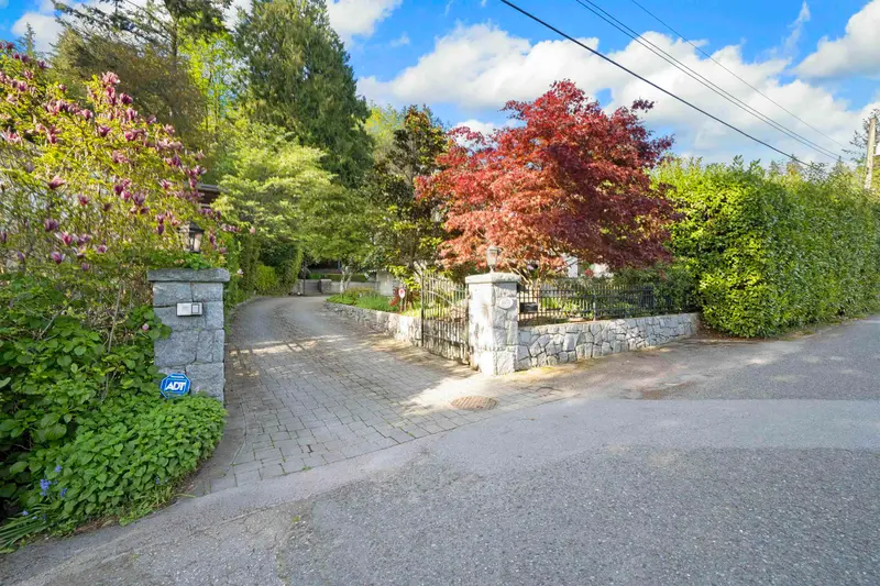 4075 ROSE CRESCENT - photo 2 of 25