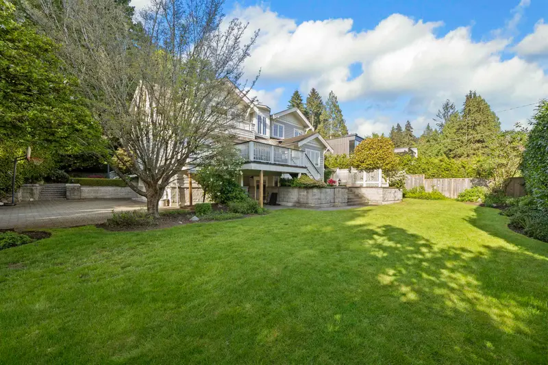 4075 ROSE CRESCENT - photo 4 of 25