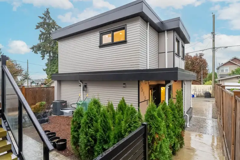 3513 TRIUMPH STREET - photo 1 of 36