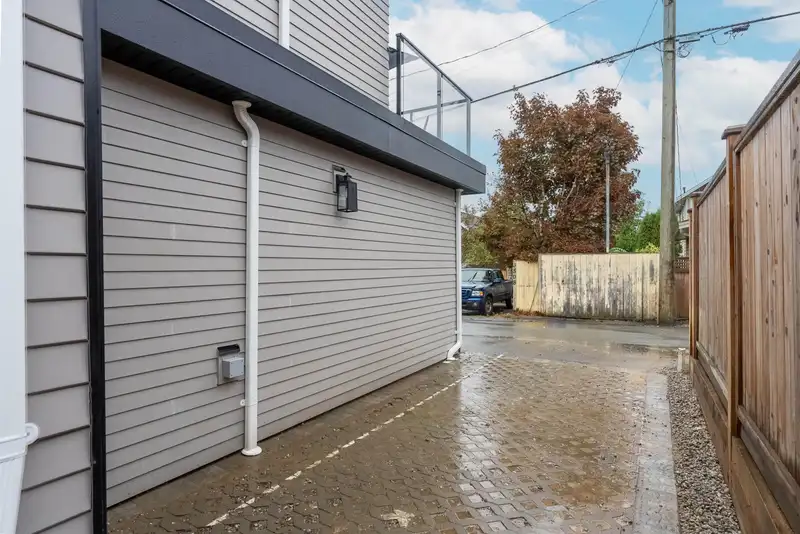 3513 TRIUMPH STREET - photo 4 of 36