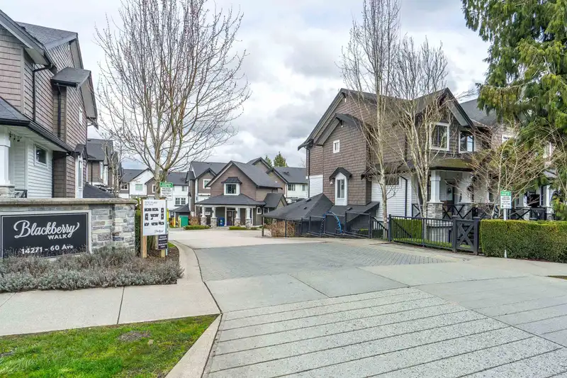 55 14271 60 AVENUE - photo 3 of 40