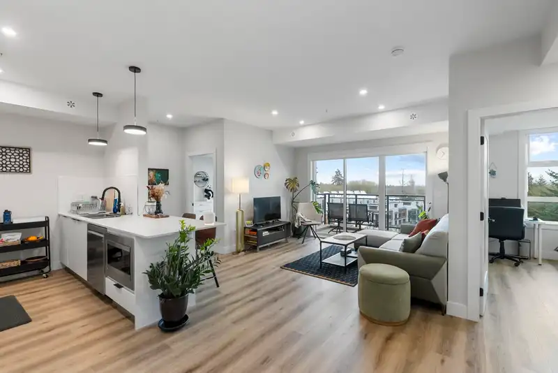506 6285 KING GEORGE BOULEVARD - photo 1 of 30