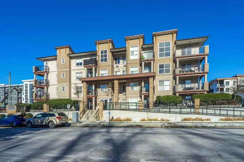 417 20175 53 AVENUE - photo 2 of 36