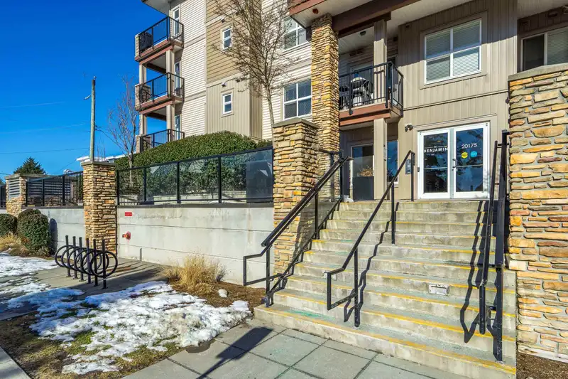 417 20175 53 AVENUE - photo 4 of 36