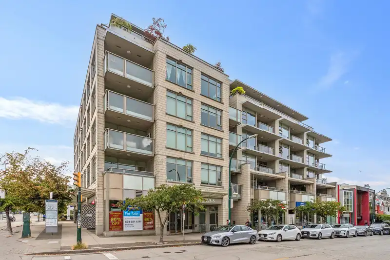 405 1808 W 1ST AVENUE - photo 1 of 35