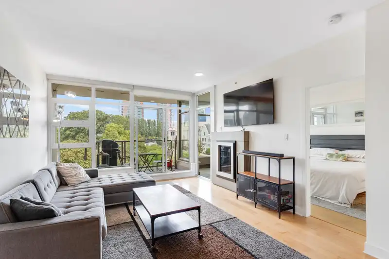 405 1808 W 1ST AVENUE - photo 2 of 35