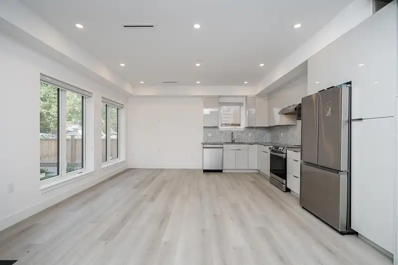 2 1936 E 36TH AVENUE - photo 3 of 13