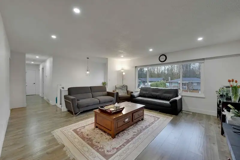 11140 PARTRIDGE CRESCENT - photo 3 of 40