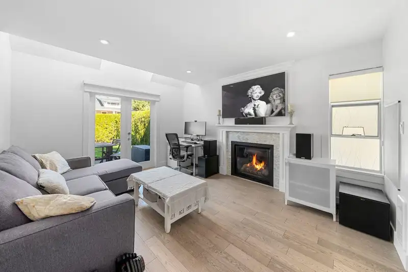 3558 W 8TH AVENUE - photo 2 of 34