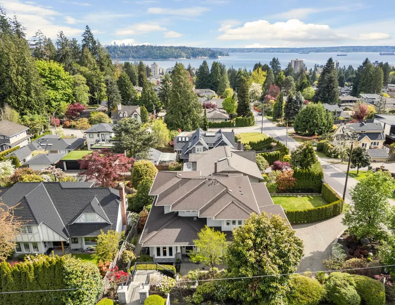 1398 LAWSON AVENUE - photo 3 of 25