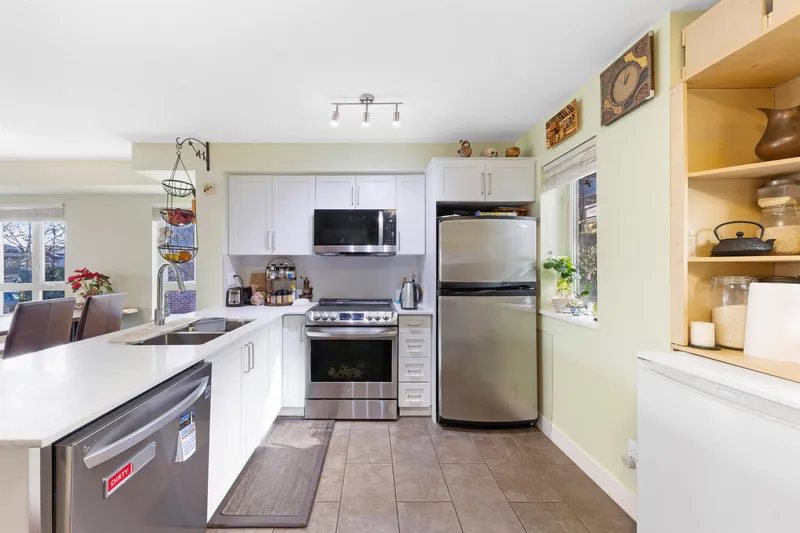 10 4055 PENDER STREET - photo 2 of 25