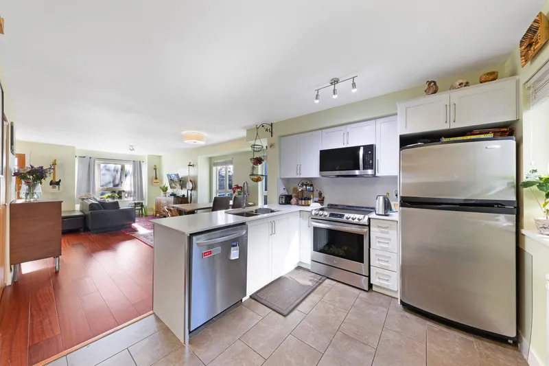 10 4055 PENDER STREET - photo 3 of 25