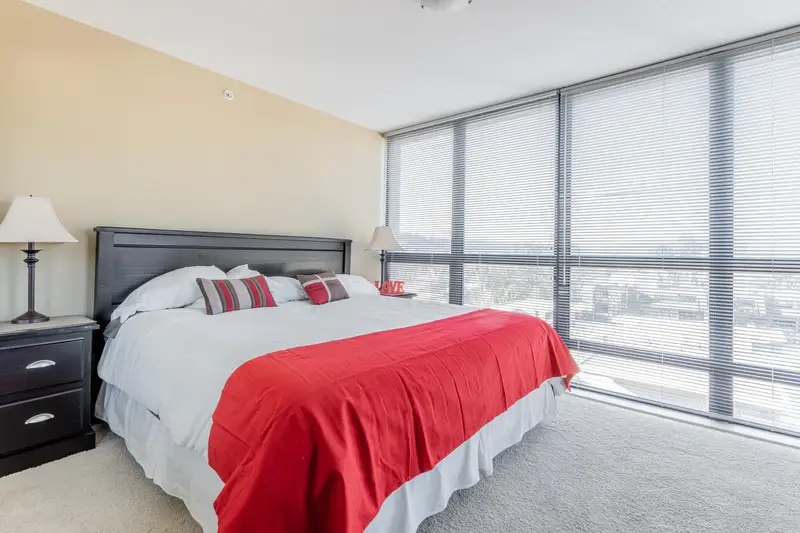 801 2959 GLEN DRIVE - photo 3 of 13