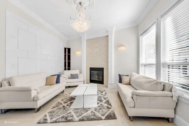 14185 74 AVENUE - photo 4 of 40