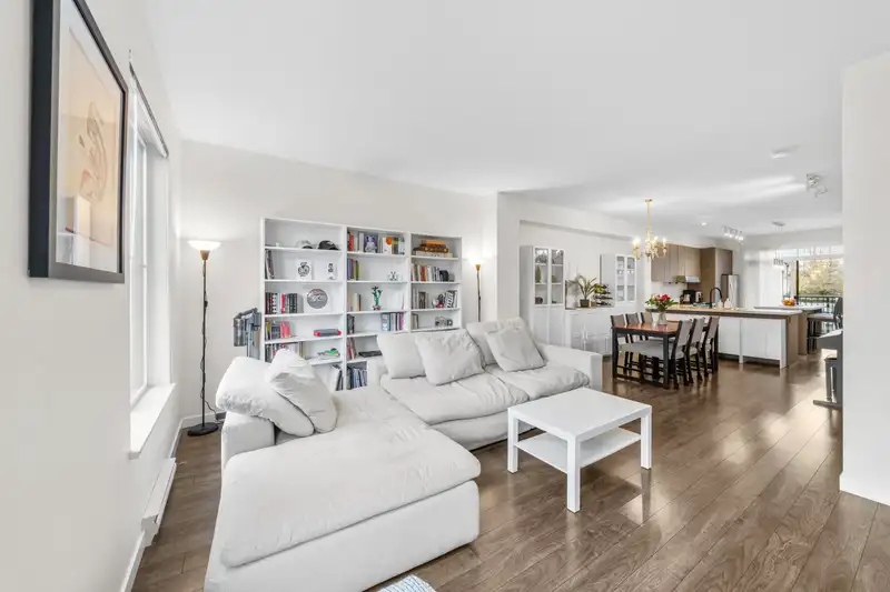 56 10735 84 AVENUE - photo 3 of 40