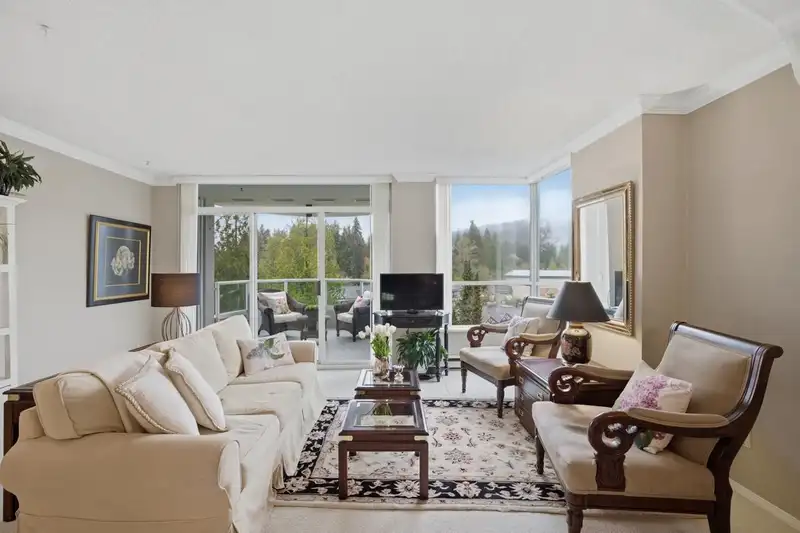 704 995 ROCHE POINT DRIVE - photo 2 of 40