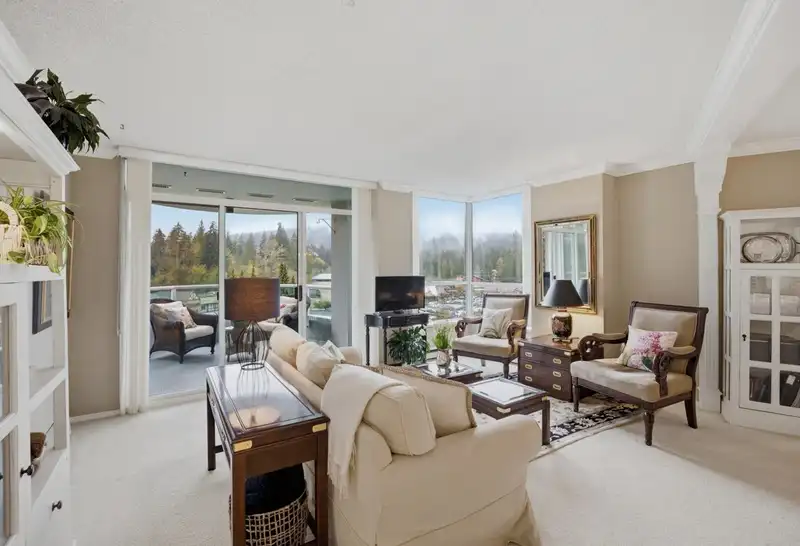 704 995 ROCHE POINT DRIVE - photo 3 of 40