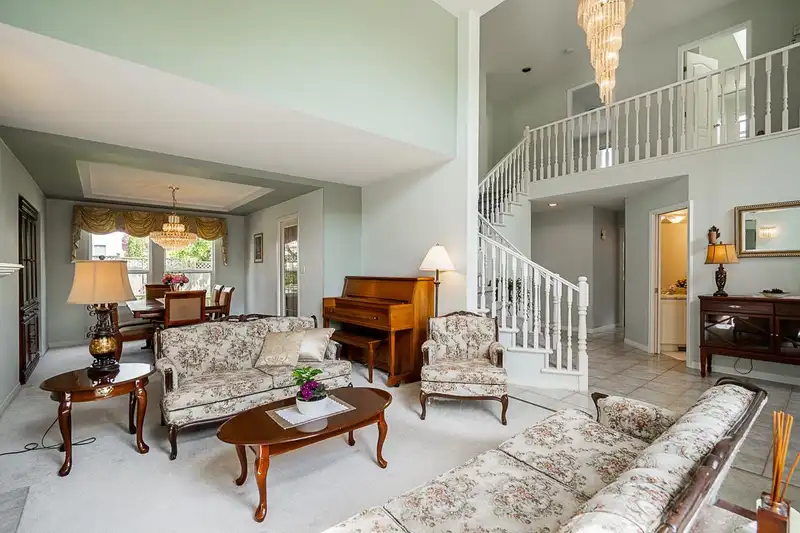 16905 83 AVENUE - photo 4 of 40