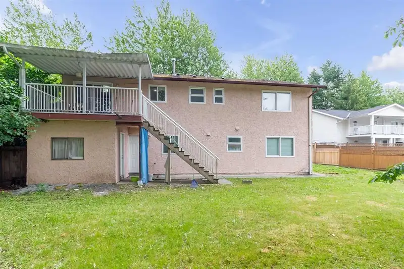 8841 140A STREET - photo 2 of 23