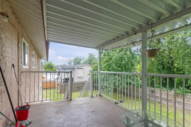 8841 140A STREET - photo 4 of 23