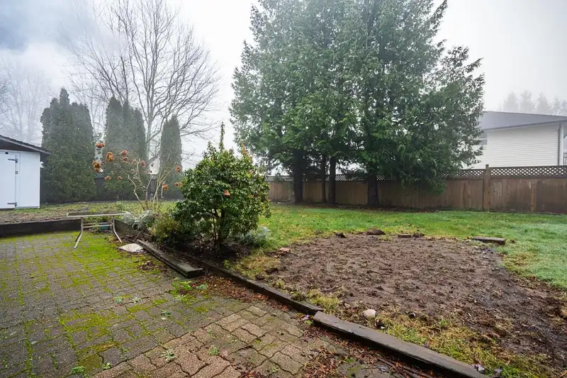 18252 60A AVENUE - photo 3 of 16