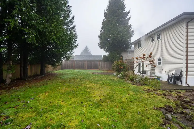 18252 60A AVENUE - photo 4 of 16