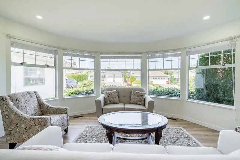 16158 16A AVENUE - photo 4 of 16