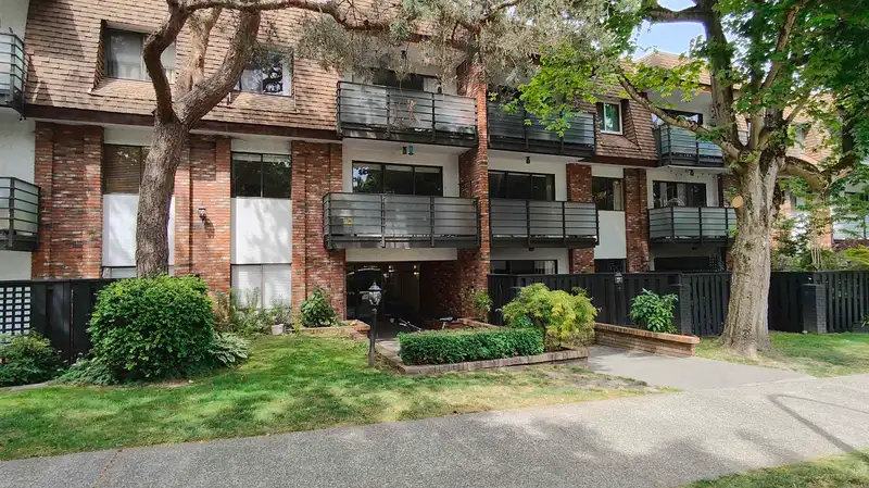 202 1933 W 5TH AVENUE - photo 1 of 11
