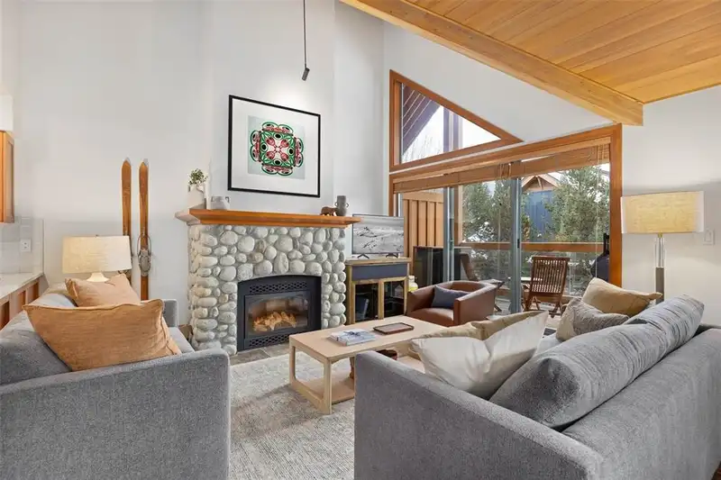 A 4847 CASABELLA CRESCENT - photo 2 of 23