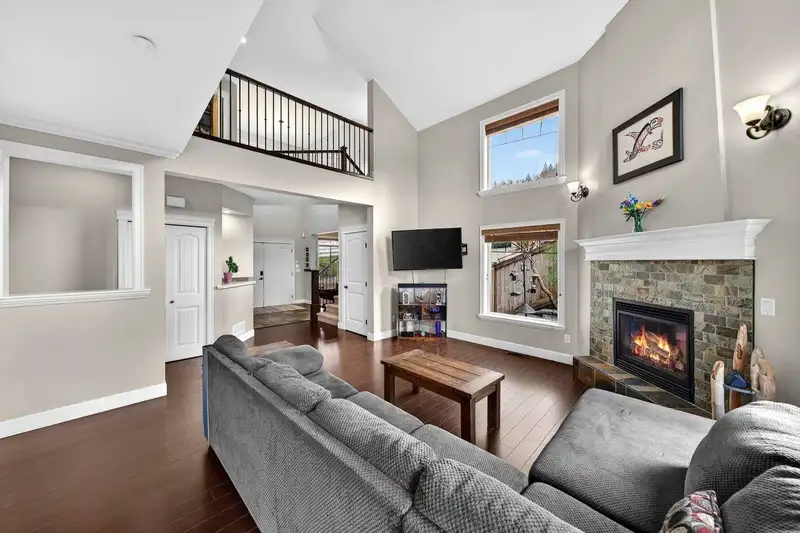 24696 103A AVENUE - photo 4 of 36