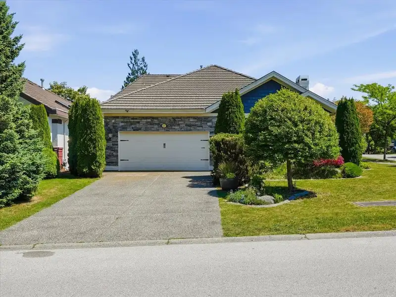 7258 146 STREET - photo 2 of 38