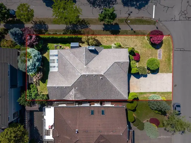 7258 146 STREET - photo 4 of 38