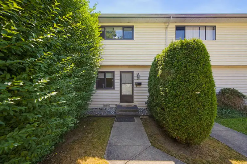28 5351 200 STREET - photo 3 of 33